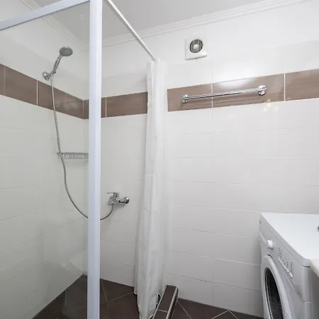 Alya View Vilă Barbati